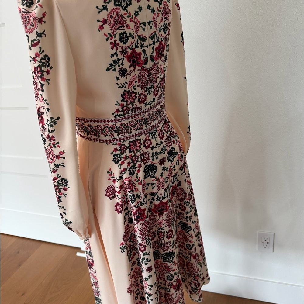 Gal Meets Glam Cream Long-Sleeve Floral printed Dress - Picture 6 of 9